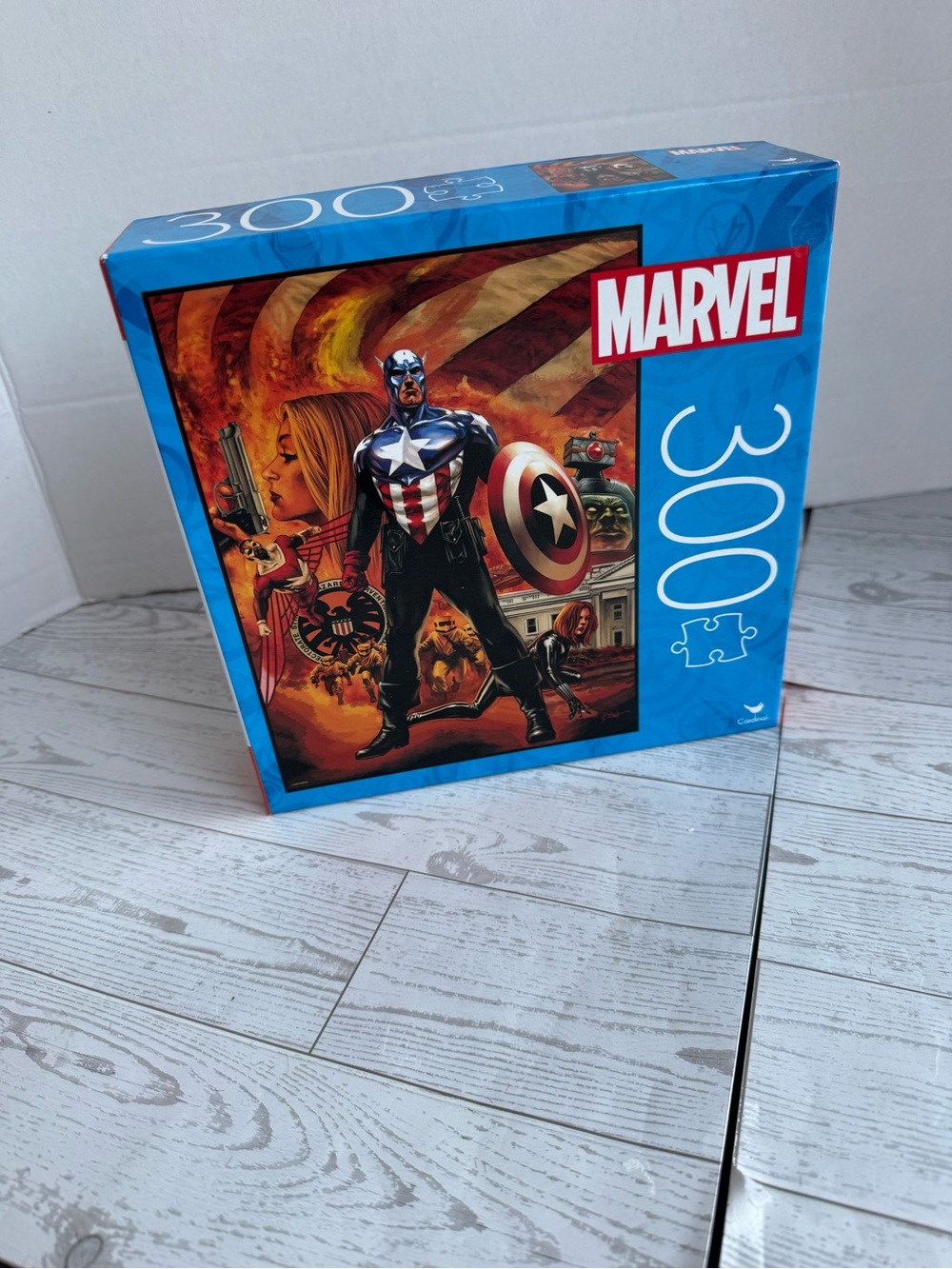 Marvel Captain America Puzzle - Red, White, Blue Artwork